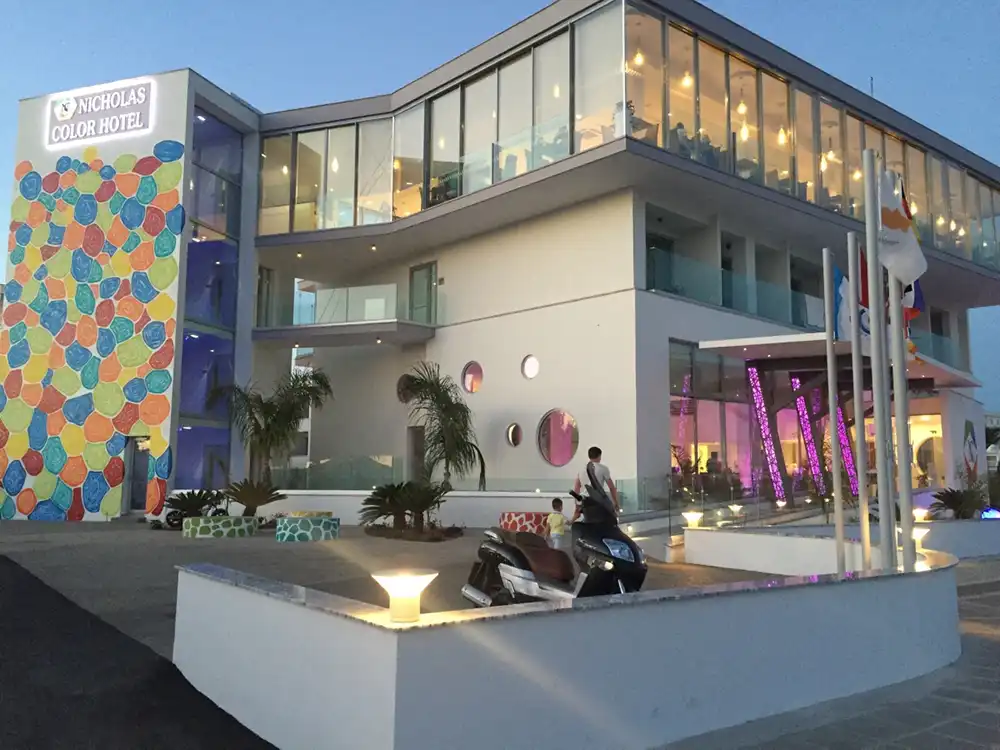 NICHOLAS COLORS HOTEL